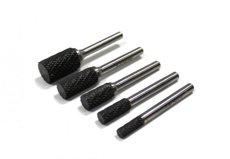 Шарошка цилиндрическая по металлу(Ø 12мм,Ø хвостовика 6мм),в пластиковом футляре