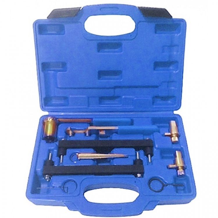 Набор приспособлений для замены жидкости в системе охлаждения (Ø адаптеров: 35, 39, 44мм), в кейсе Набор приспособлений для замены жидкости в системе охлаждения (Ø адаптеров: 35, 39, 44мм), в кейсе