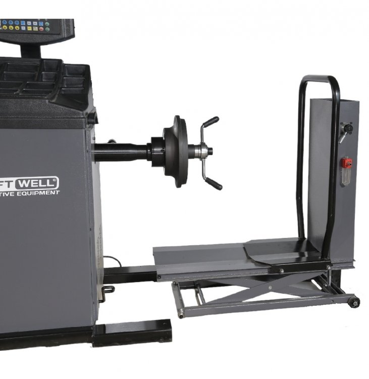 Балансировочный станок для грузовых автомобилей с ручным вводом параметров Балансировочный станок для грузовых автомобилей с ручным вводом параметров