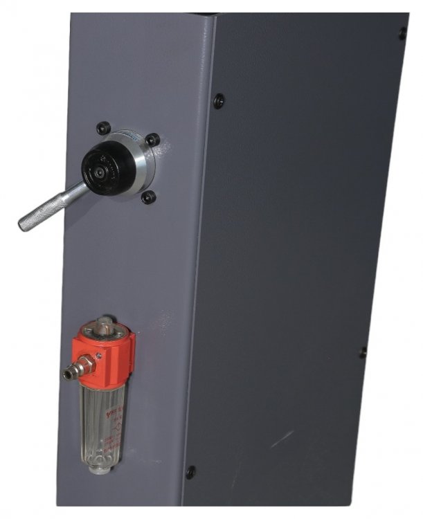 Балансировочный станок для грузовых автомобилей с ручным вводом параметров Балансировочный станок для грузовых автомобилей с ручным вводом параметров