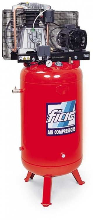 Компрессор поршневой вертикальный серии FIAC 100.AB515B REMEZA (Белоруссия): 515 л/мин., 10 бар, ресивер 100 л., 3 кВт, 380В, габариты без упак. 630х560х1300 мм, 98 кг.
