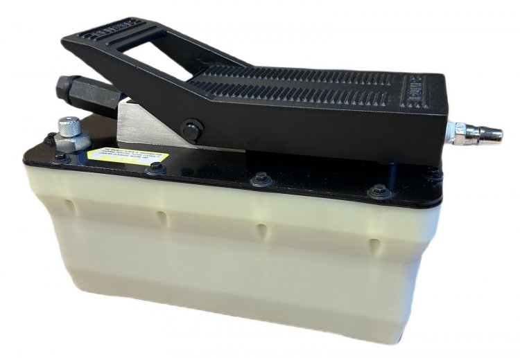 Помпа пневмогидравлическая 1.6 л. Помпа пневмогидравлическая 1.6 л.