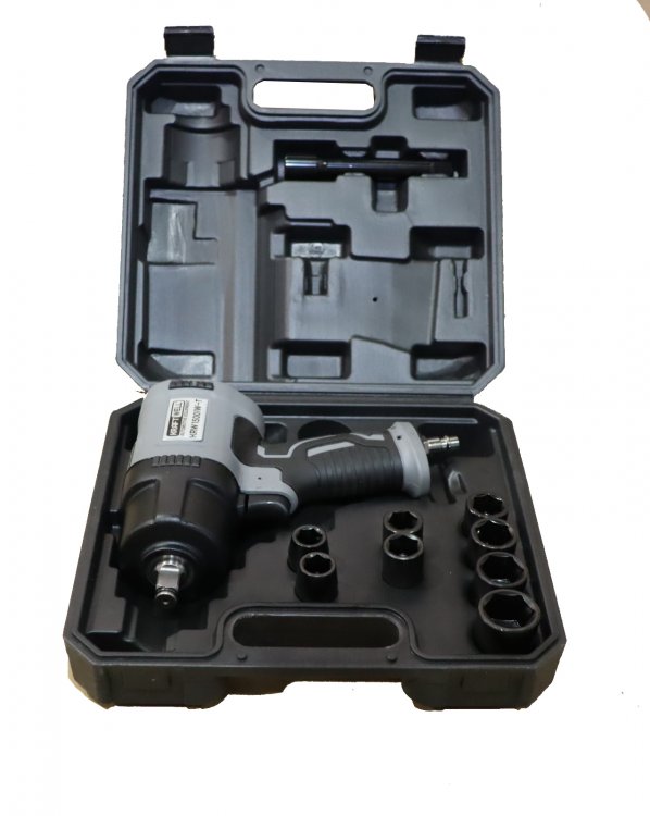 Гайковерт пневматический 1/2, 1500 Нм с комплектом ударных головок Гайковерт пневматический 1/2, 1500 Нм с комплектом ударных головок