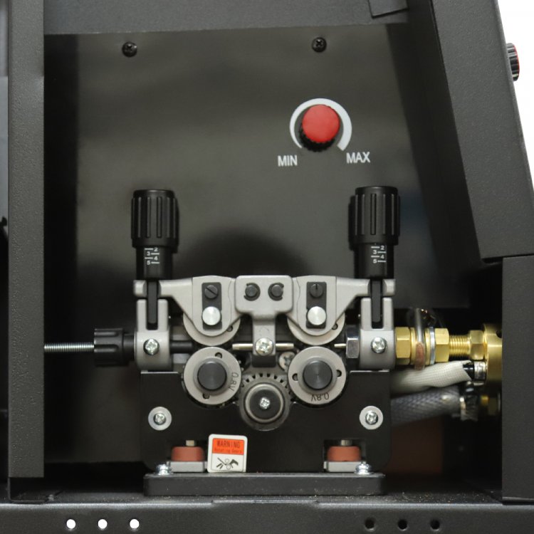 Сварочный полуавтомат Invermig 350E с отдельным МП  - Индустриальный 350А полуавтомат c синергетическим управлением 2-в-1. Сварочный ток 30-350 (MIG), 40-350(MMA). ПВ 100%. Напряжение 400В. Вес с упаковкой 62 кг. Комплектация: источник, МП, рукав газ