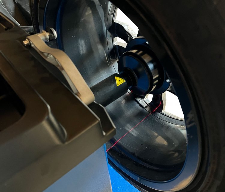 ES-750 Балансировочный станок для легковых авто ES-750 Балансировочный станок для легковых авто