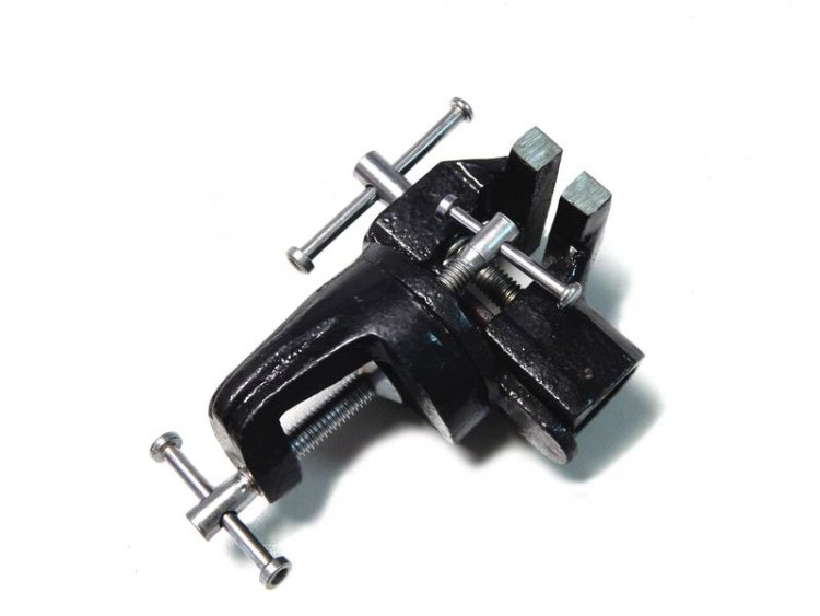 Тиски настольные поворотные мини (ширина губ - 70мм, захват-35мм, крепление "струбцина") Тиски настольные поворотные мини (ширина губ - 70мм, захват-35мм, крепление "струбцина")