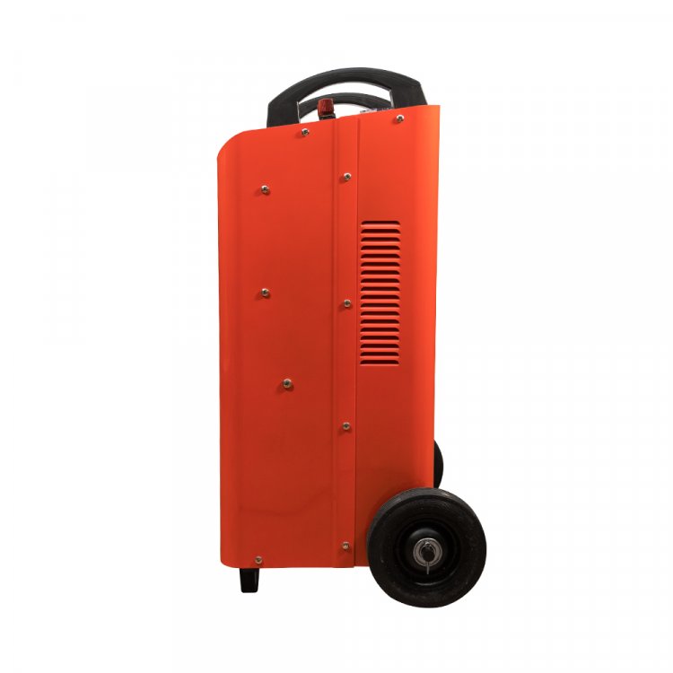 Пуско-зарядное устройство KVAZARRUS PowerBox 1000 - Напряжение, В / частота, Гц - 380 / 50 Мощность, кВт (зарядка / пуск) - 2,5 / 20 Ток зарядки, А - 100 Ток пуска, А - 1000 Напряжение зарядки, В - 12 / 24 Емкость заряжаемого аккумулятора, Ач (12В /