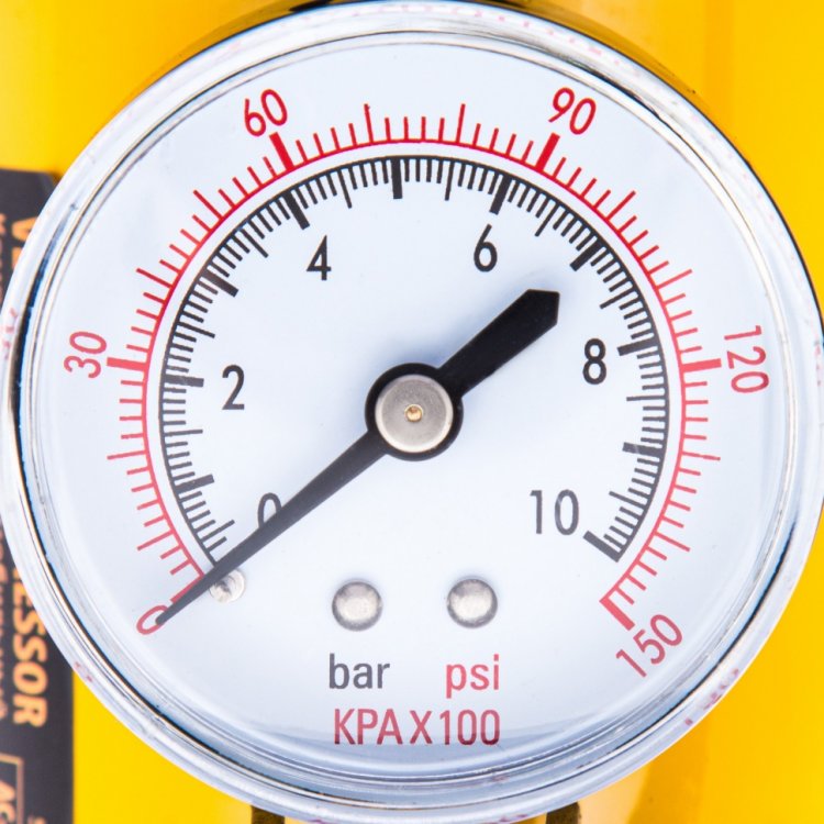 Компрессор автомобильный AC-37, 12 В, 7 атм., 37 л/мин, автомоб. предохранитель// Denzel Компрессор автомобильный AC-37, 12 В, 7 атм., 37 л/мин, автомоб. предохранитель// Denzel