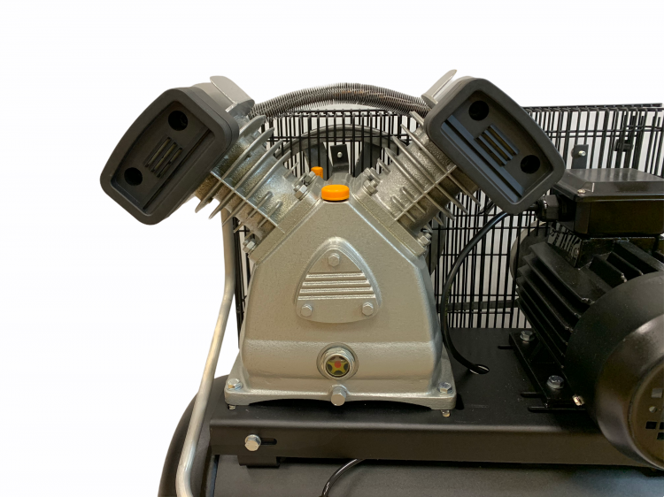 Компрессор поршневой 50.LB30 REMEZA (Белоруссия): 420 л/мин., 10 бар, ресивер 50 л., 2,2 кВт, 380В, габариты без упак. 850х450х770 мм, 88 кг. Компрессор поршневой 50.LB30 REMEZA (Белоруссия): 420 л/мин., 10 бар, ресивер 50 л., 2,2 кВт, 380В, габариты без упак. 850х450х770 мм, 88 кг.