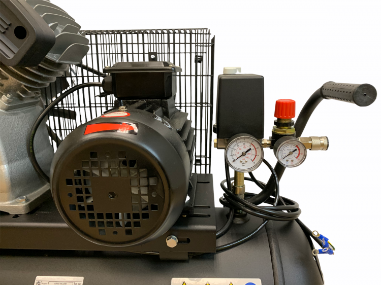 Компрессор поршневой 50.LB30 REMEZA (Белоруссия): 420 л/мин., 10 бар, ресивер 50 л., 2,2 кВт, 380В, габариты без упак. 850х450х770 мм, 88 кг. Компрессор поршневой 50.LB30 REMEZA (Белоруссия): 420 л/мин., 10 бар, ресивер 50 л., 2,2 кВт, 380В, габариты без упак. 850х450х770 мм, 88 кг.