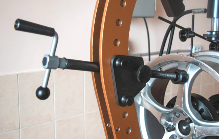 Фаворит-Престиж  (ДП17.000М СБ) без электропривода. 220В или 380В. Предназначен для правки особо сложных повреждений литых и кованых легкосплавных дисков, а также для правки «восьмерки» и спиц дисков от 10 до 26 дюймов включительно Фаворит-Престиж  (ДП17.000М СБ) без электропривода. 220В или 380В. Предназначен для правки особо сложных повреждений литых и кованых легкосплавных дисков, а также для правки «восьмерки» и спиц дисков от 10 до 26 дюймов включительно