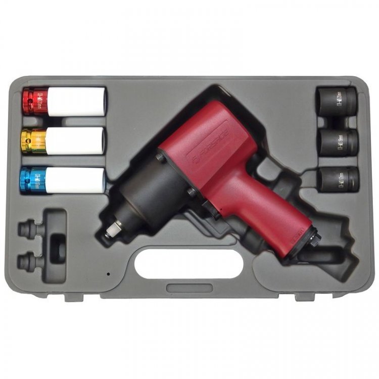 Пневмогайковерт 1220Нм 1/2"(потребление 120л/мин) с комплектом головок 7пр.(17,19,21мм+17,19,21ммдля литых дисков) Пневмогайковерт 1220Нм 1/2"(потребление 120л/мин) с комплектом головок 7пр.(17,19,21мм+17,19,21ммдля литых дисков)