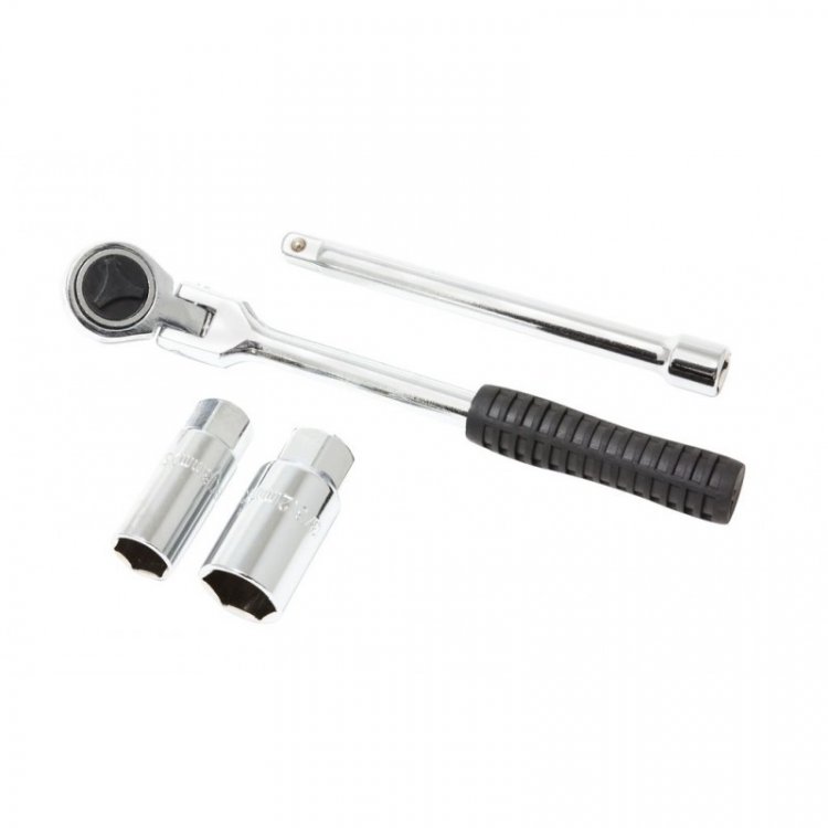 Набор инструментов для свечей зажигания 4 пр.(3/8", 16мм, 21мм, удлинитель-150мм, трещотка шарнирная-225мм), в блистере Набор инструментов для свечей зажигания 4 пр.(3/8", 16мм, 21мм, удлинитель-150мм, трещотка шарнирная-225мм), в блистере
