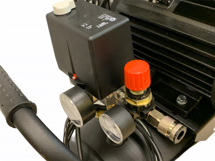 Компрессор поршневой 50.LB40 REMEZA (Белоруссия): 580 л/мин., 10 бар, ресивер 50 л., 3 кВт, 380В, габариты без упак. 900x450x800 мм, 92 кг. Компрессор поршневой 50.LB40 REMEZA (Белоруссия): 580 л/мин., 10 бар, ресивер 50 л., 3 кВт, 380В, габариты без упак. 900x450x800 мм, 92 кг.