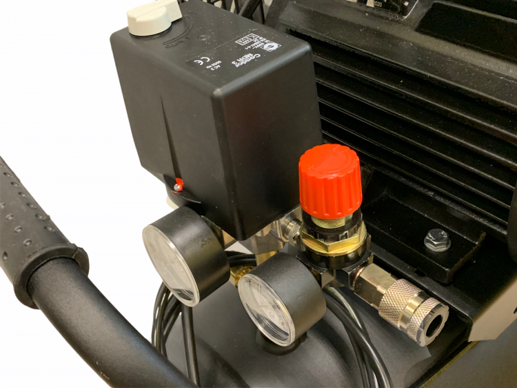 Компрессор поршневой 50.LB40 REMEZA (Белоруссия): 580 л/мин., 10 бар, ресивер 50 л., 3 кВт, 380В, габариты без упак. 900x450x800 мм, 92 кг. Компрессор поршневой 50.LB40 REMEZA (Белоруссия): 580 л/мин., 10 бар, ресивер 50 л., 3 кВт, 380В, габариты без упак. 900x450x800 мм, 92 кг.