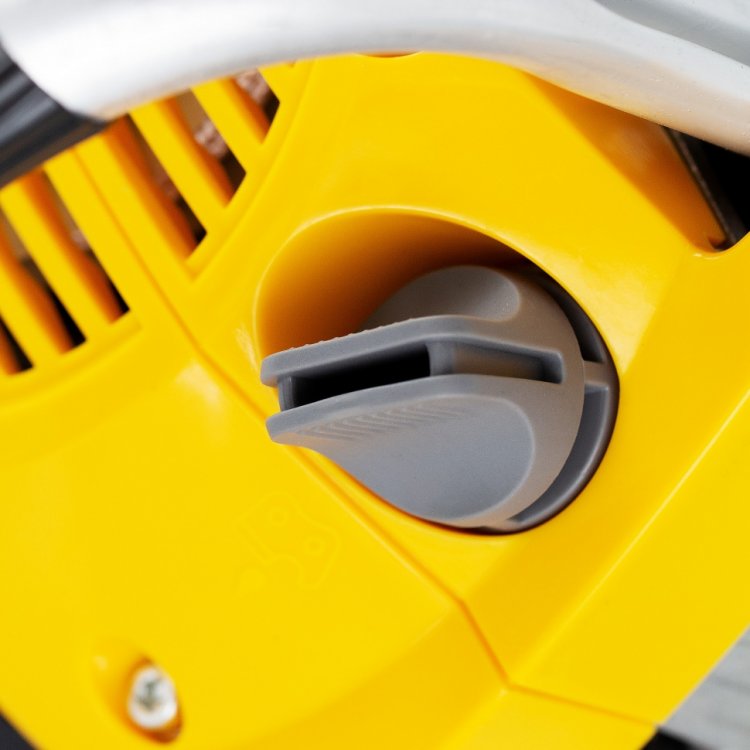 Пила цепная бензиновая DGS-5218, шина 45 см, 52см3, 3,5 л.с., шаг 0,325, паз 1,5 мм, 72 зв// Denzel