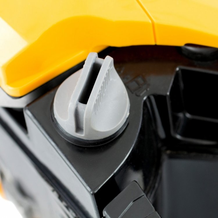 Пила цепная бензиновая DGS-5218, шина 45 см, 52см3, 3,5 л.с., шаг 0,325, паз 1,5 мм, 72 зв// Denzel