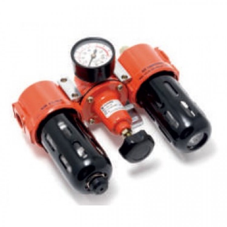 Блок подготовки воздуха (фильтр 5Мк + регулятор + маслодобавитель) 1/4" (0-10bar) Блок подготовки воздуха (фильтр 5Мк + регулятор + маслодобавитель) 1/4" (0-10bar)