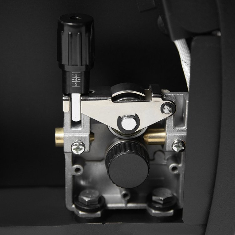 Сварочный полуавтомат KVAZARRUS MIG 200 - Диапазон сварочного тока, А: 30-200 (MIG) / 20-160(MMA), Режим ручной дуговой сварки (MMA): есть, Класс изоляции / защиты: H / IP21S, Панельные розетки: 10-25мм2 (арт. 6611)