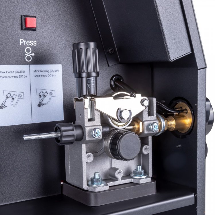 Сварочный полуавтомат Invermig 185  - Надежный 185А полуавтомат 3-в-1 с внутренним механизмом подачи проволоки. Сварочный ток 30-180 (MIG), 20-180 (TIG), 30-160(MMA). Возможность сварки порошковой проволокой (FCAW).    Разъём панельных розеток: 35мм²