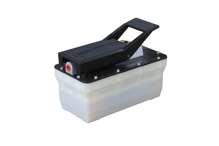 GT5200 Насос пневмогидравлический GAROPT ножной, 1,6л, 700 бар, тип "педаль" krwpp16 GT5200 Насос пневмогидравлический GAROPT ножной, 1,6л, 700 бар, тип "педаль" krwpp16