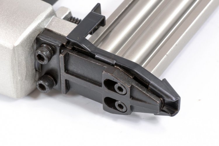 Нейлер пневматический для гвоздей от 10 до 32 мм// Matrix