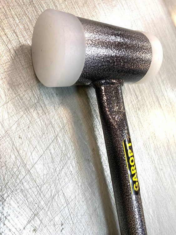 Молоток «без отскока» 1800гр для правки дисков со сменными бойками 60 мм / безынерционный / GAROPT Молоток «без отскока» 1800гр для правки дисков со сменными бойками 60 мм / безынерционный / GAROPT