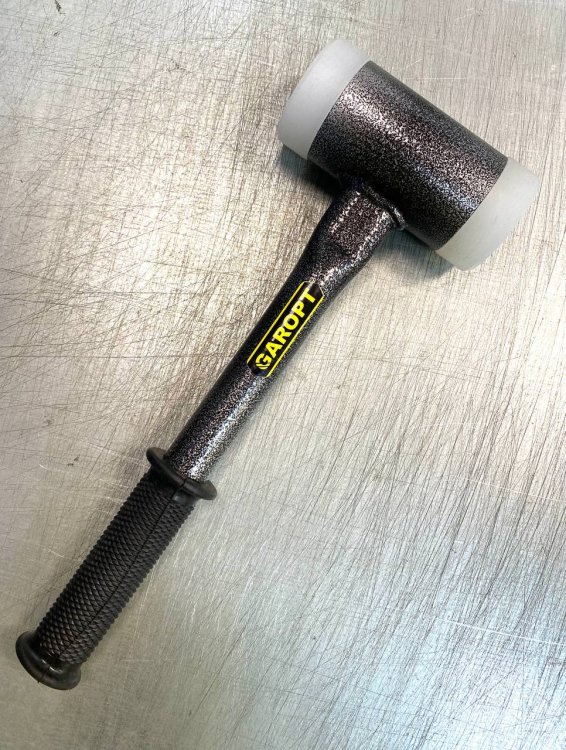 Молоток «без отскока» 1800гр для правки дисков со сменными бойками 60 мм / безынерционный / GAROPT Молоток «без отскока» 1800гр для правки дисков со сменными бойками 60 мм / безынерционный / GAROPT