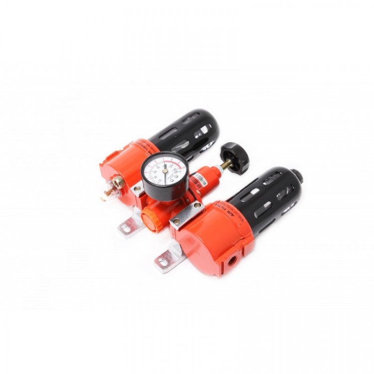 Блок подготовки воздуха  1/2"(фильтр 55мл,5Мк+ регулятор + маслодобавитель 80мл; 3100л/мин, 5-60°C, max входное/выходное давление: 15/10bar)