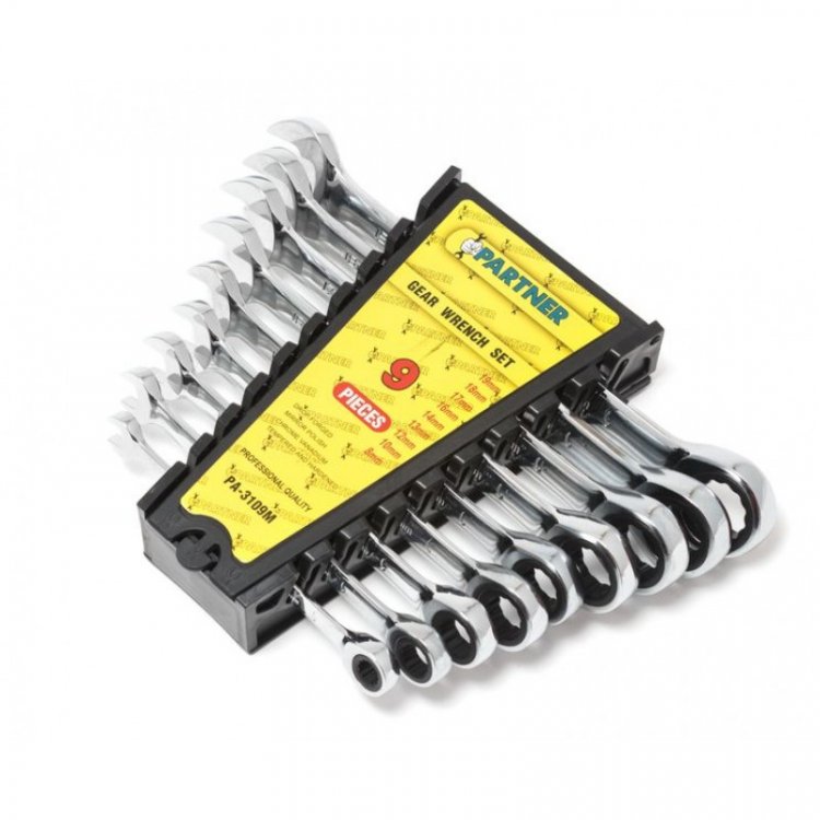 Набор ключей комбинированных трещоточных 9пр.(8,10,12,13,14,16,17,18,19мм) в пластиковом держателе