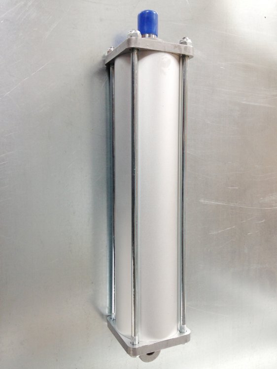 Пневмоцилиндр зажима колеса