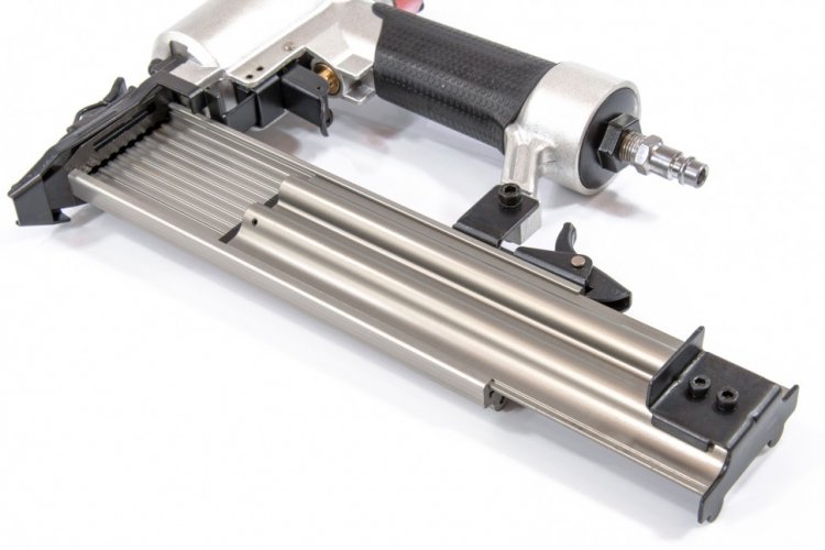 Нейлер пневматический для гвоздей от 10 до 50 мм// Matrix