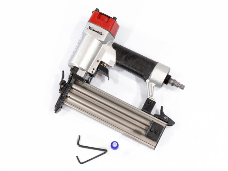 Нейлер пневматический для гвоздей от 10 до 50 мм// Matrix