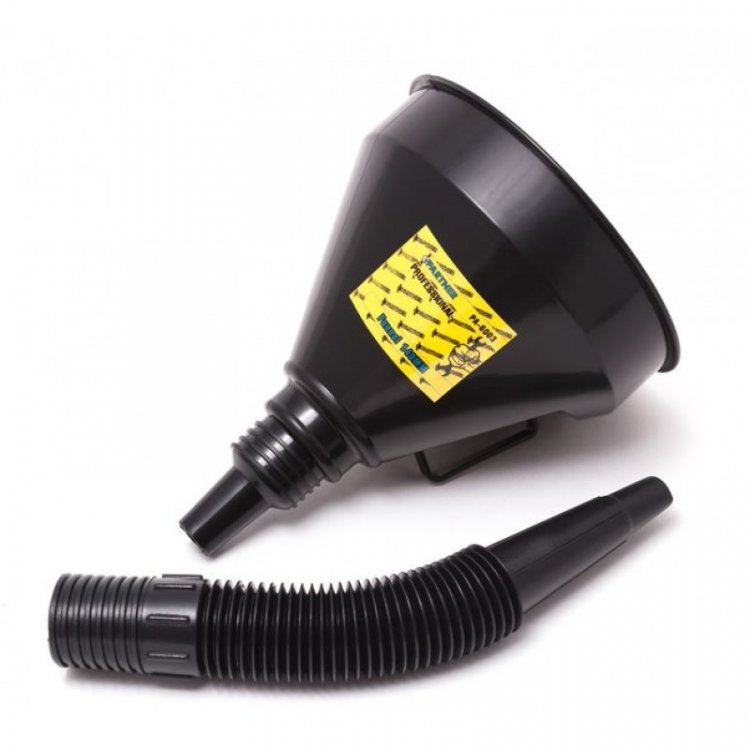 Воронка автомобильная пластиковая для переливания топлива 140мм