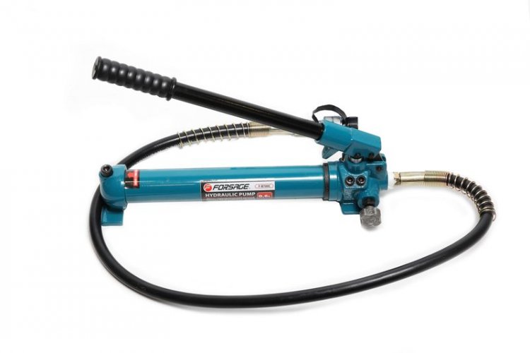 Насос гидравлический ручной (20-700bar,емкость масла-0.6л, длина-380мм,ширина-120мм,высота-140мм)